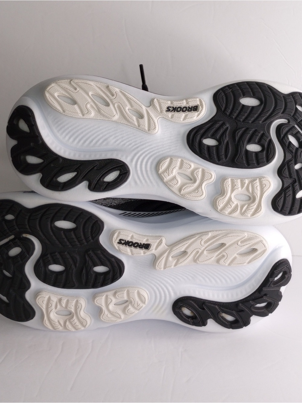 Brooks Women's Black Adrenaline Running Shoes!!! Only worn for 15mins lightly! - Picture 6 of 7